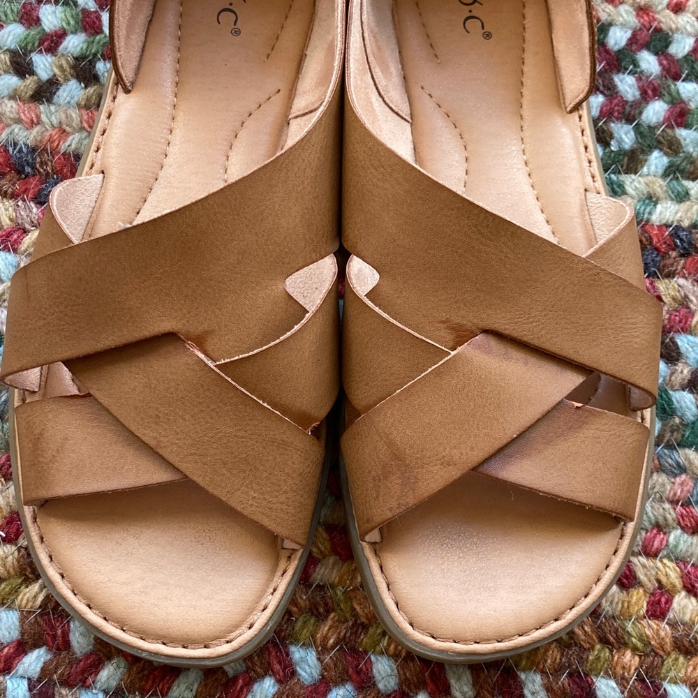 b.o.c. Women's Brown Crisscross Sandals, 9M - Picture 6 of 7